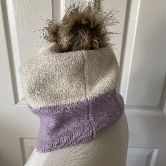 Christian Siriano Womens Beanie Hat Faux Fur Colorblock Snowflake Winter Snow - Picture 3 of 6